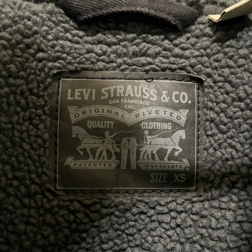 Levi’s Black Denim Jacket with Sherpa Lining - Picture 2 of 3